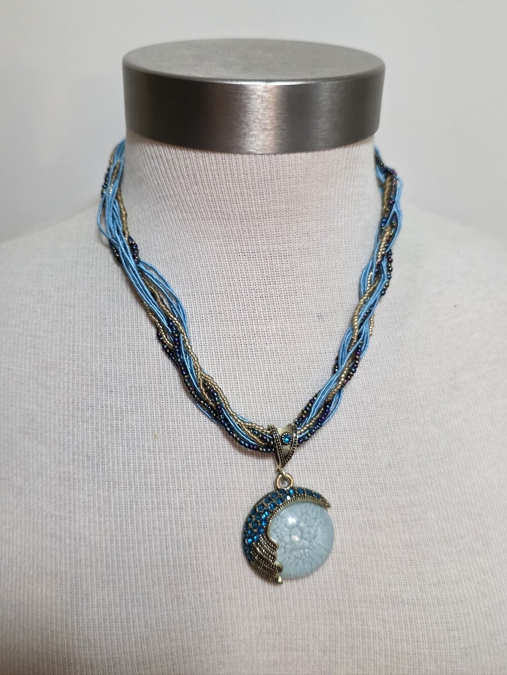 Beaded Pendant Twisted Necklace Goldtone With Glass Rhinestone
